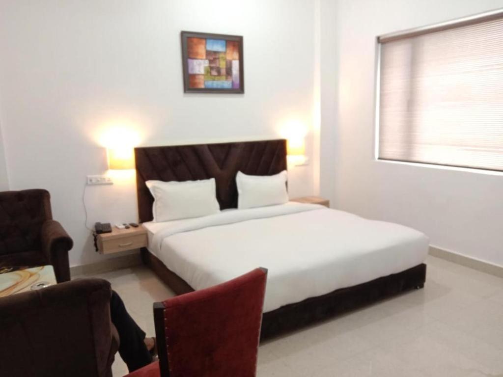 Hotel Lakeview By Bookingcare Chhatarpur Экстерьер фото
